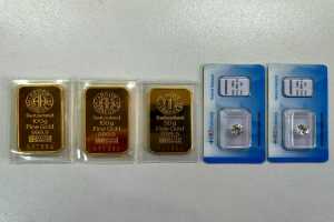 Два бриллианта и три золотых слитка были обнаружены таможенниками в чемодане россиянки