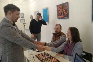 Первый в мире сеанс одновременной игры в Chess-Transit от художника Дениса Симонова