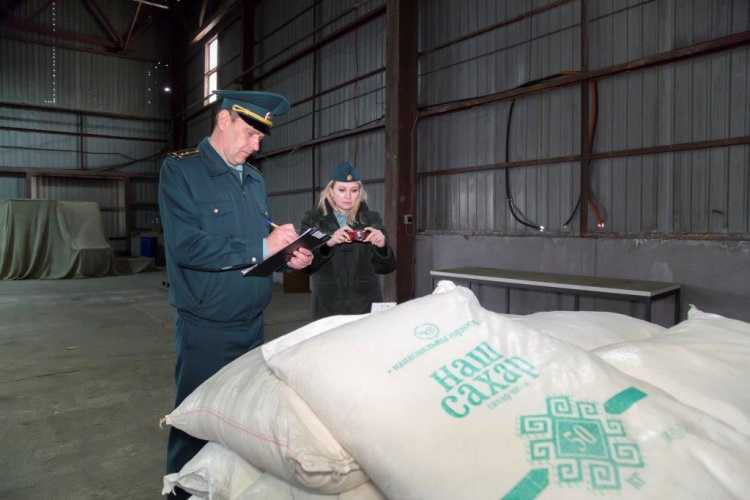 Фокус не удался: пресечена попытка вывоза в Казахстан 130 тонн сахара под видом соли