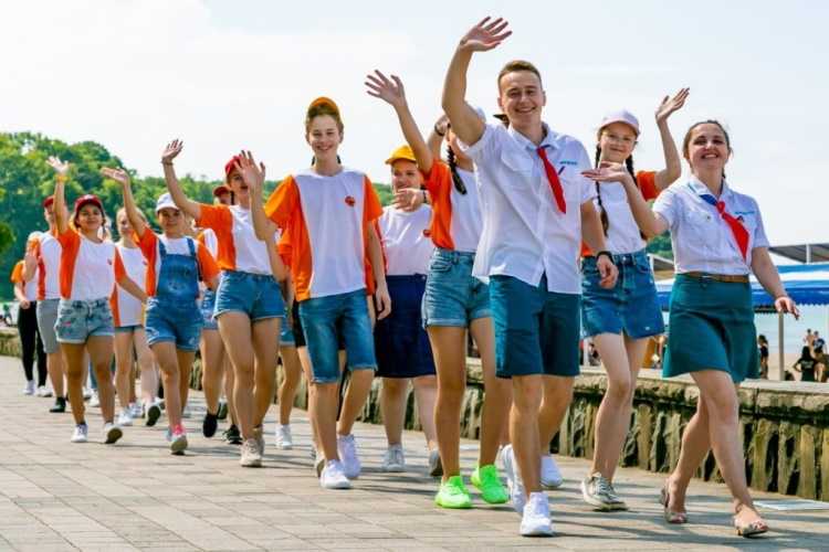 В России создается единая система подготовки вожатых для детских лагерей