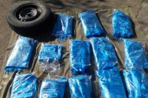 Читинские таможенники выявили контрабандную партию ткани в запасном колесе автомобиля
