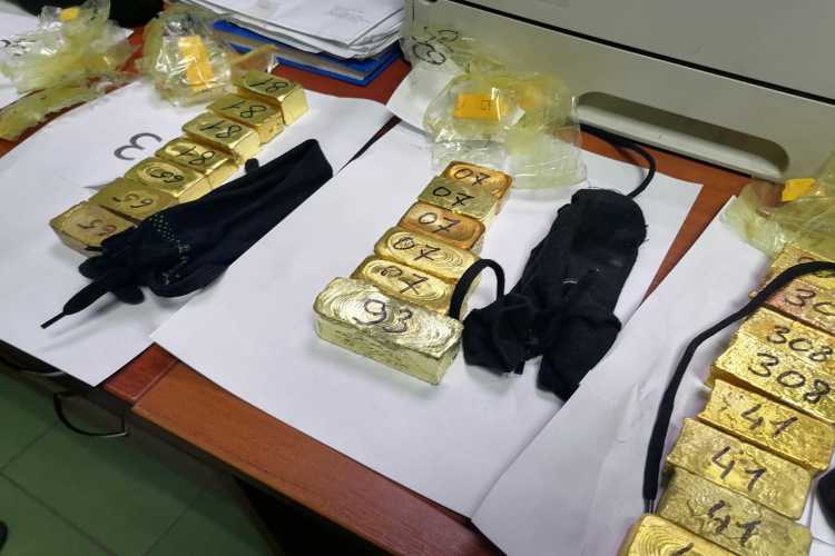 Чита: таможенники перекрыли контрабандный канал золотых слитков в Китай