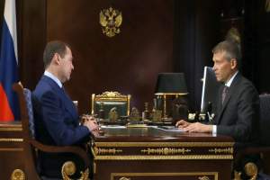 Медведев с Листовым обсудили кредитование агропромышленного комплекса