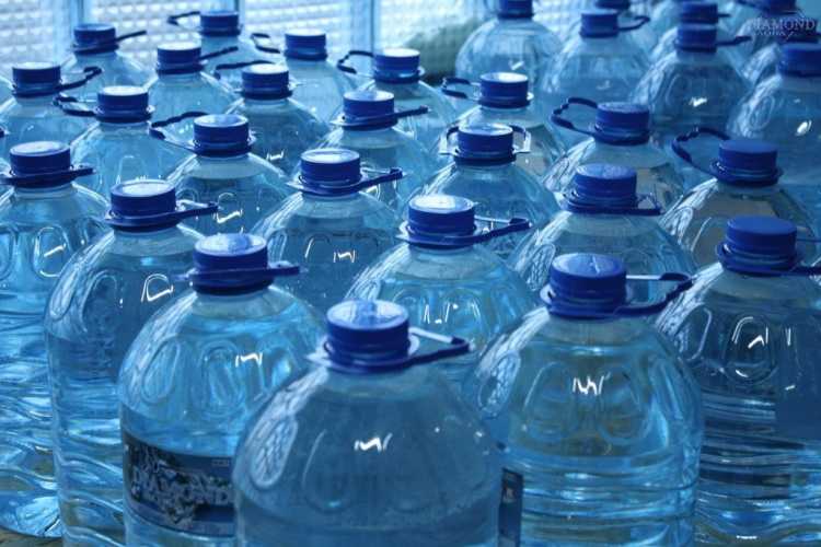 В сенате считают, что отрасль упакованной воды «обелилась» почти на 10 процентов