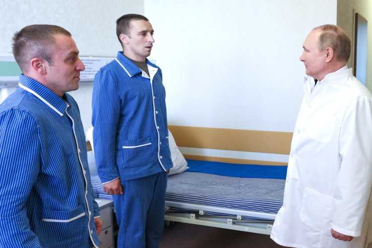 Владимир Путин посетил Центральный военный клинический госпиталь