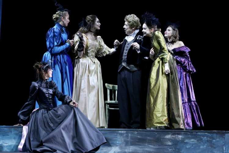 Театр Гоголя дает шанс увидеть «Дядюшкин сон» и задуматься
