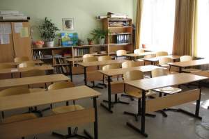 Роспотребнадзор выдал 16 тысяч предписаний по ремонту школ
