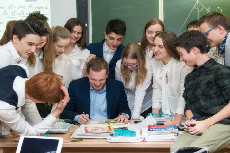 Высшая лига: открывается онлайн школа для российских педагогов