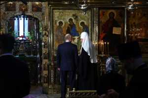 Владимир Путин поклонился иконе «Святая Троица» Андрея Рублёва