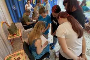 Детские дома Подмосковья посетили волонтеры и писатели