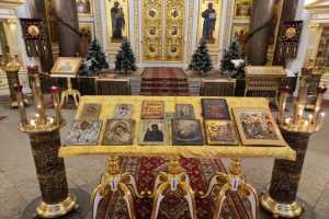 Пулковская таможня передала Русской православной церкви 12 икон начала ХХ века