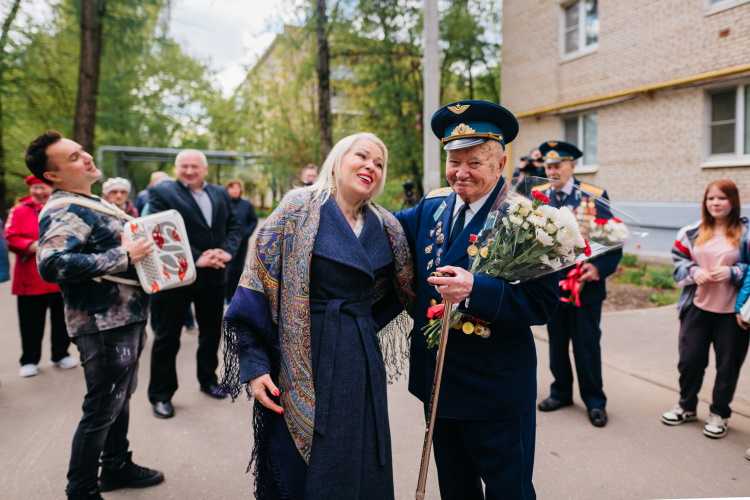 Сотрудники ЦОК ВКС поздравили ветеранов Великой Отечественной войны