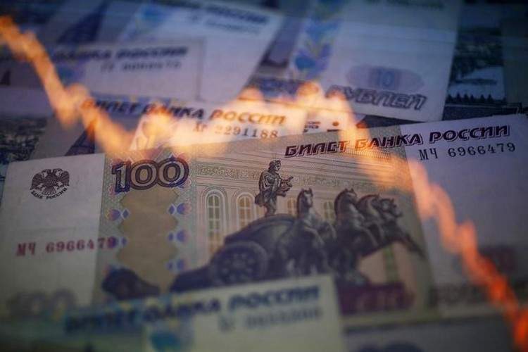 Аналитики: Рубль в минусе под влиянием оттока капитала